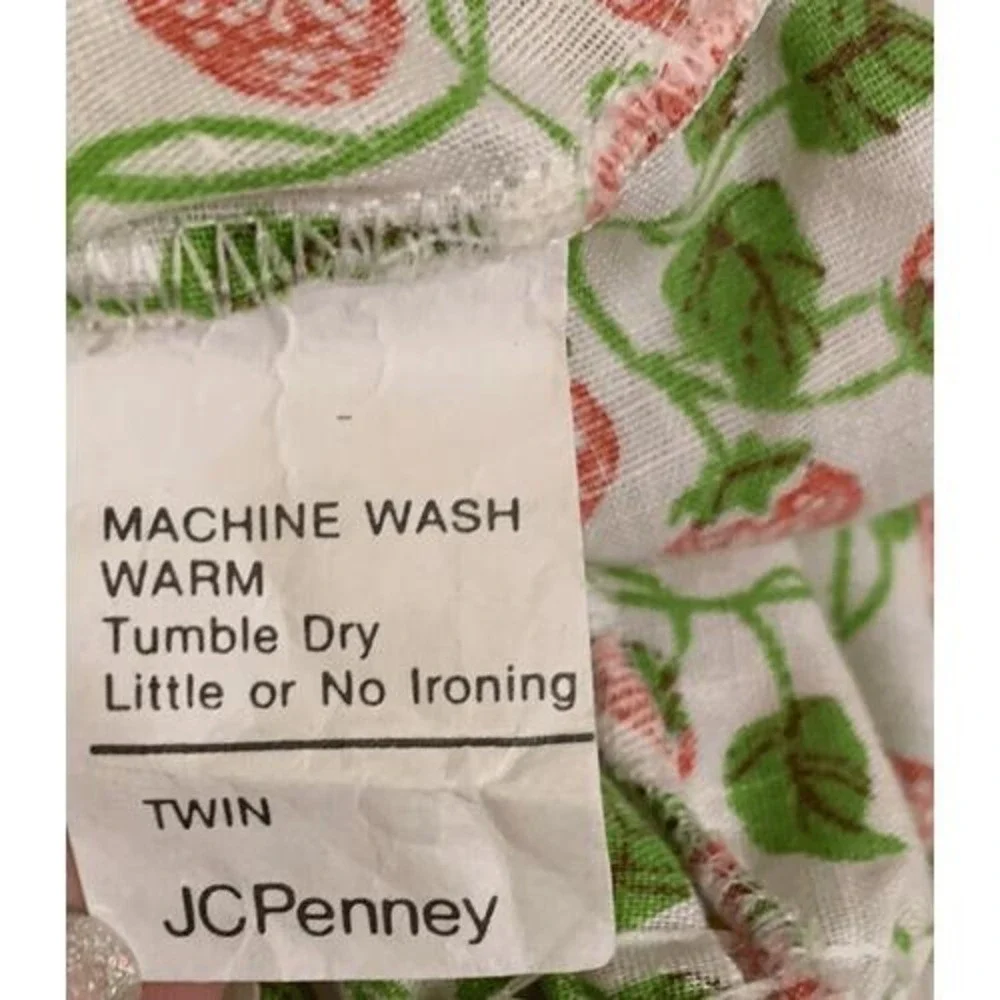 Vintage JC Penney Strawberry Shortcake Twin Bedspread Ruffled Cottagecore‎